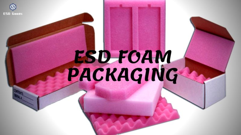 Rosa ESD-Schaumstoffverpackungen und Kartons mit der Aufschrift „ESD Foam Packaging‘.